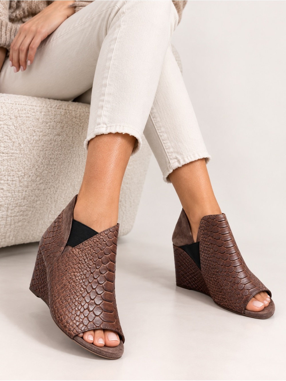 Donald Pliner "Lizzy" wedge sandals. Size 9